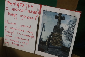 pomnik04