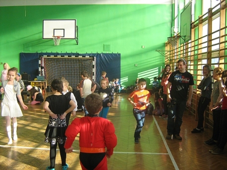 Karnawałowa zabawa klas 0-III w Szkole Podstawowej