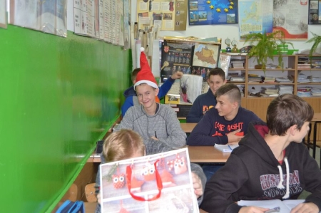 Radość obdarowywania - mikołajki w naszej szkole