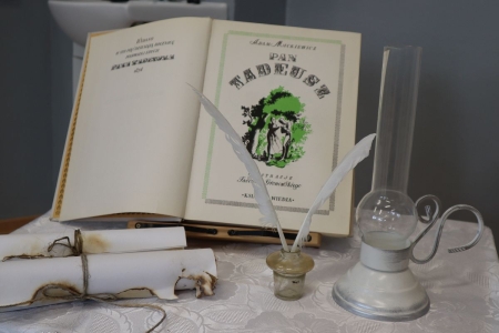 „Pod urokiem Mickiewicza”- szkolny konkurs recytatorski