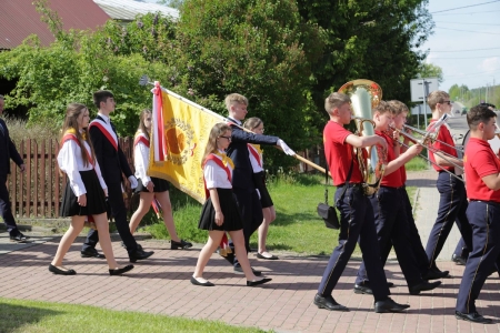 Film z uroczystość nadania sztandaru Szkole Podstawowej im. Noblistów Polskich w Bargłowie Kościelnym