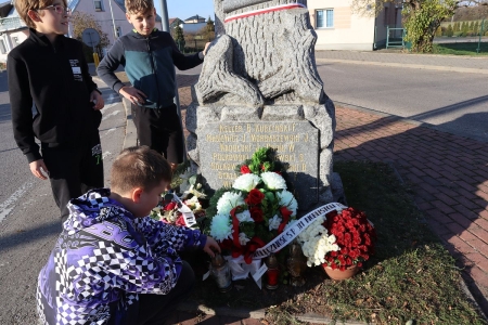 Akcja ''Kwiaty mamy, na grobach żołnierzy je składamy''