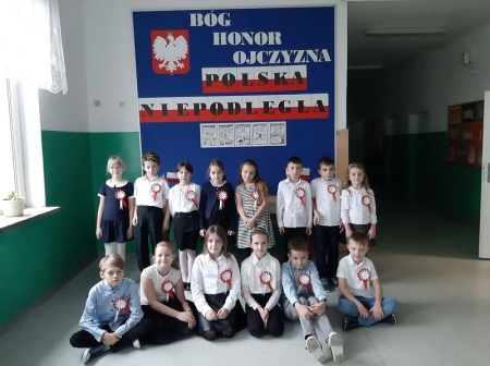 Uczniowie klas I-III dla Niepodległej