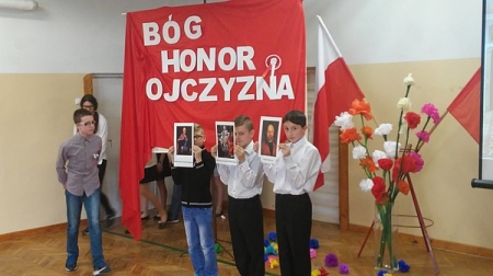 Dzień Flagi i Święto Konstytucji 3 Maja w Szkole Podstawowej