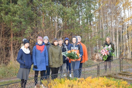 „Kwiaty mamy, na grobach je składamy”