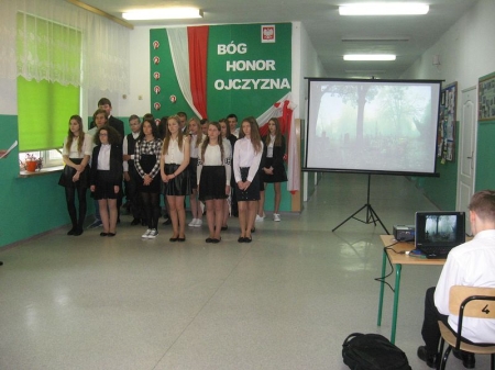 „Niezwyciężona Biało-Czerwona” - uroczysty apel z okazji Święta Flagi i rocznicy...