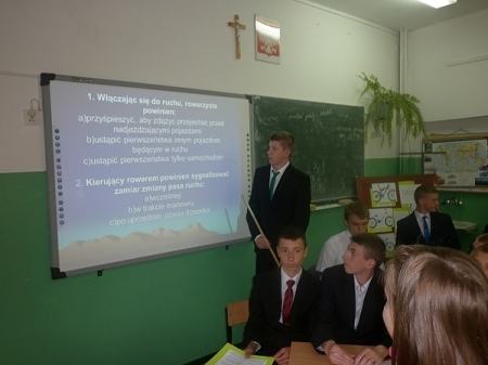 ''Jak zdać egzamin na kartę rowerową?'' - projekt edukacyjny klasy IIa